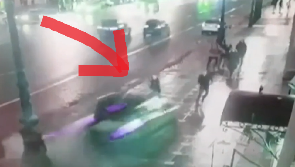 Snimak koji užasava! Pijan vozio trotoarom! Poginuli i ranjeni se samo nižu