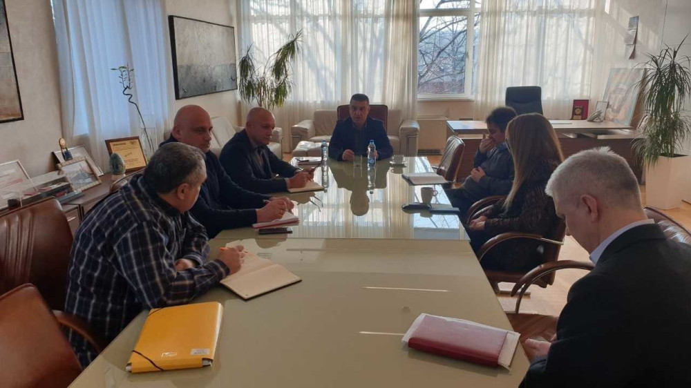 Vozač "Laste" dao kondukterki bez dozvole da vozi autobus! Evo šta će se dogoditi sa njim!