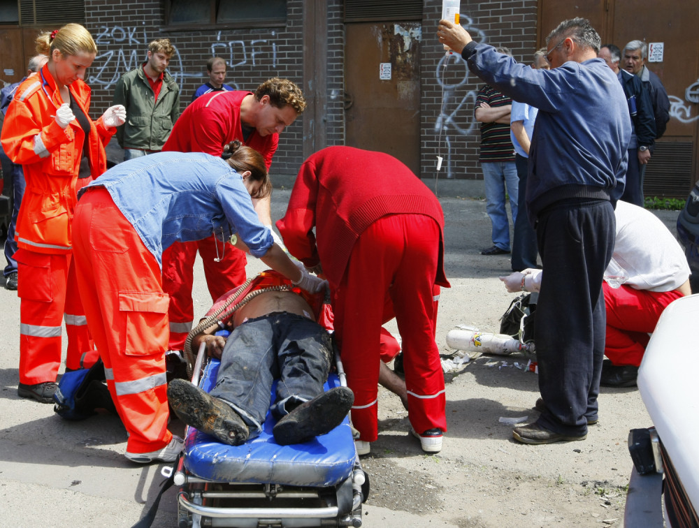 Jasmina sipala kolegama otrov u kafu, pa gledala kako se znoje i tresu, a onda se umešao njen suprug i tada je nastao KURŠLUS!
