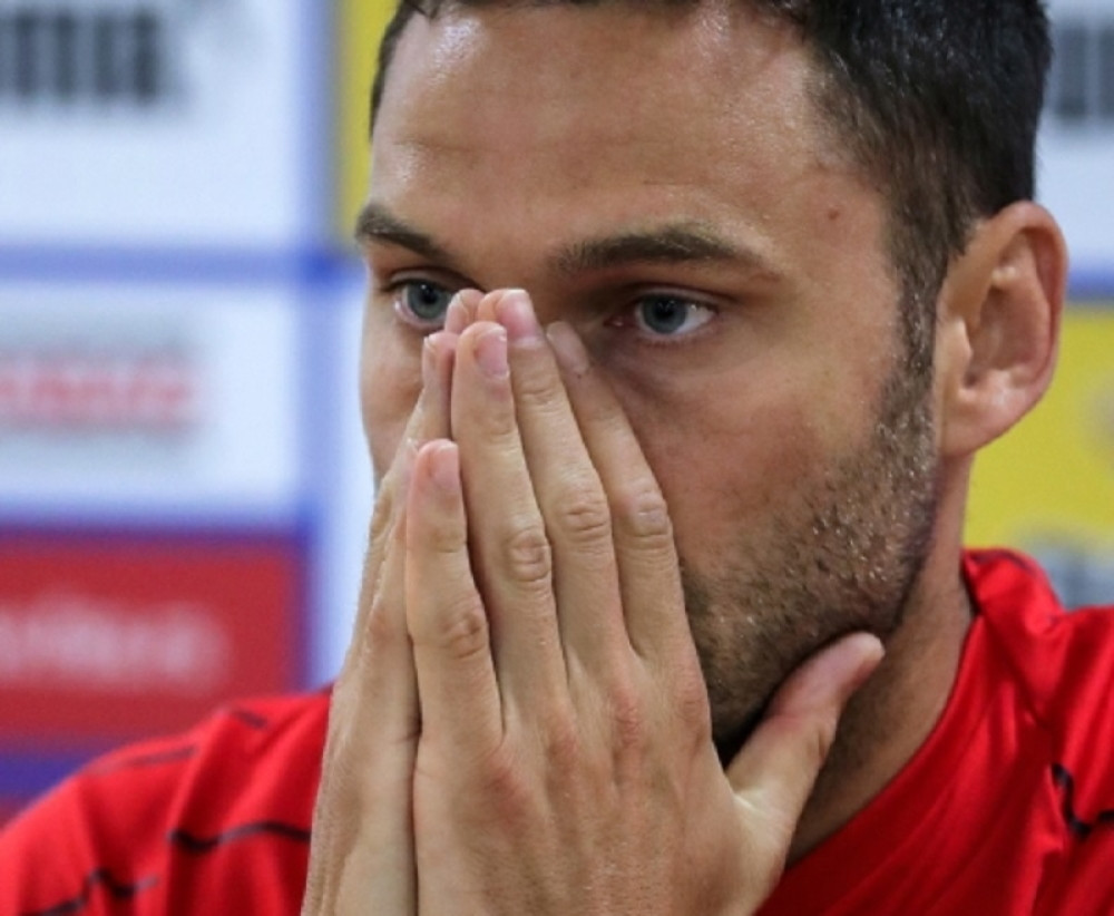 Dok se Karleuša OBRAČUNAVA I POKAZUJE SREDNJI PRST, on radi nešto sasvim drugačije (FOTO)