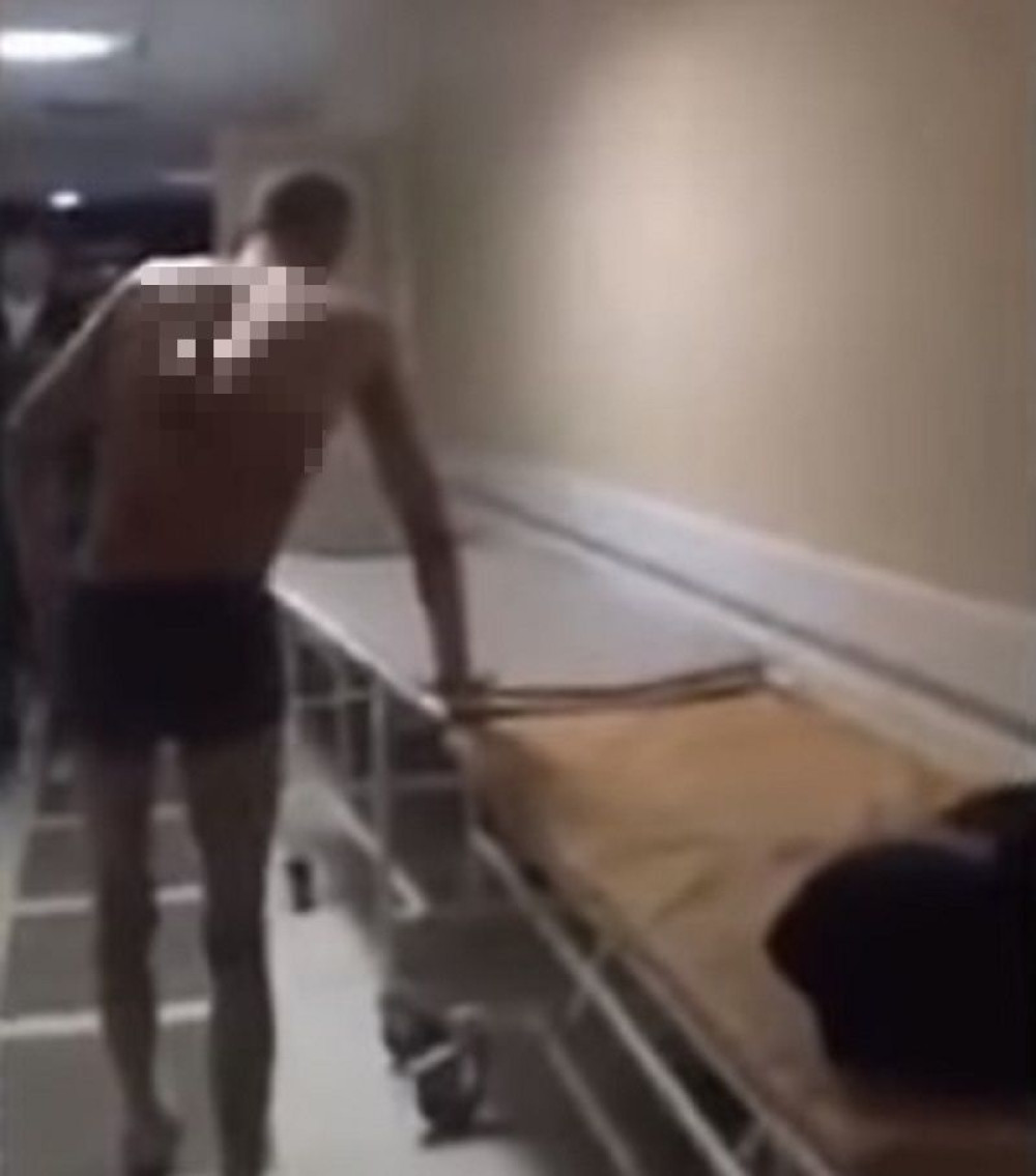 Vladimir u gaćama i sa NOŽEM U LEĐIMA hteo da izađe iz bolnice! Kada im je rekao gde ide, lekari mislili da im se pričinjava! (VIDEO 18+)