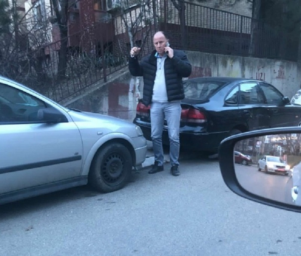 Komunalna policija pokušala da zapleni CarGo vozilo, vozači ih opkolili i sprečili!