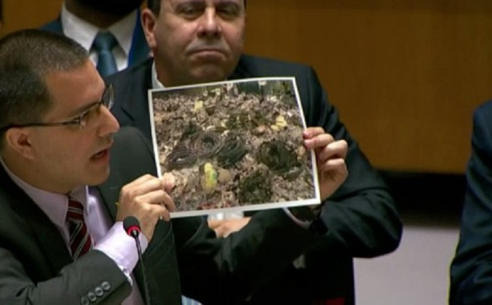 Isplivale zastrašujuće fotografije! U njihovim kamionima nisu bili samo lekovi i hrana, pogledajte šta smo pronašli! (FOTO)