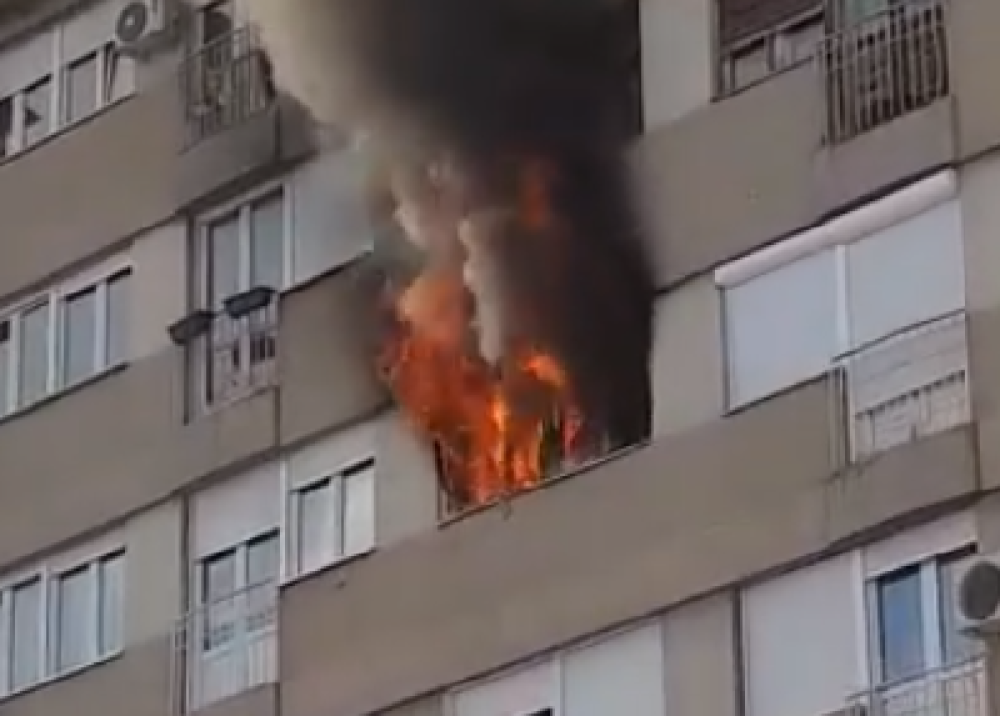 Stan u potpunosti izgoreo: Besan muž zapalio ženinu garderobu i izazavao požar