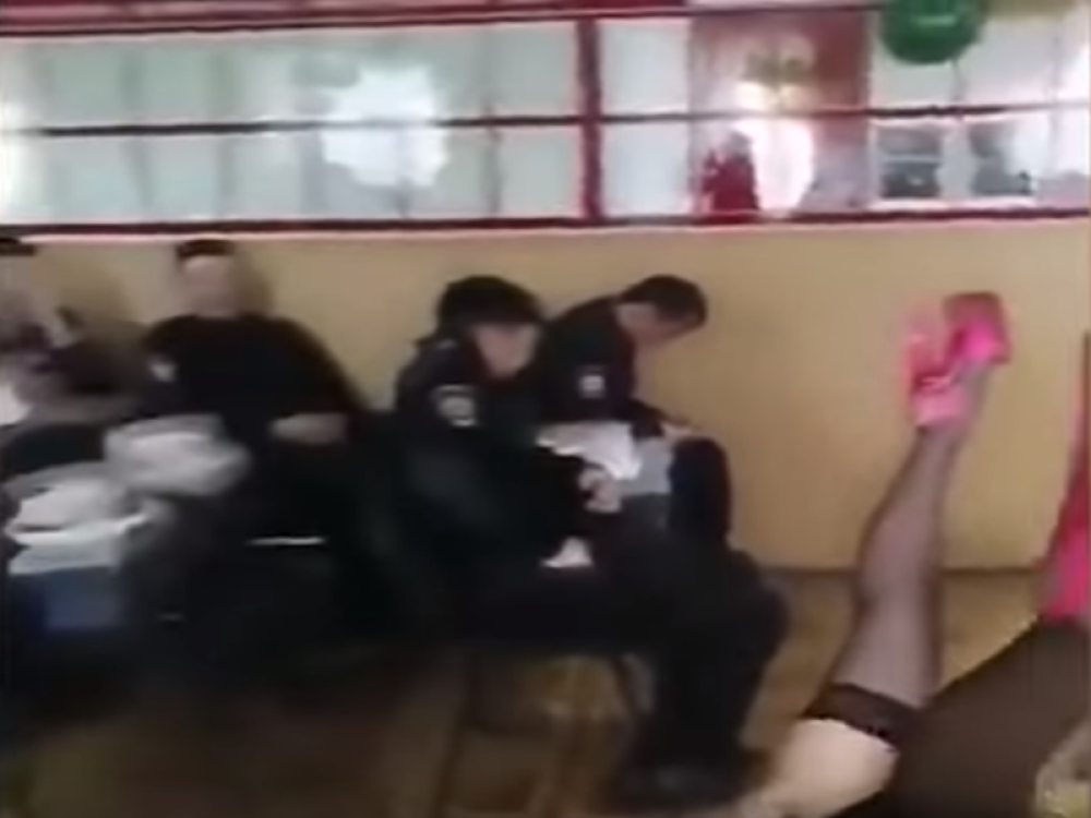 Policajke rešile da iznenade kolege, sevnuli su halteri i brus, a onda je Ministarstvo POBESNELO! (VIDEO)