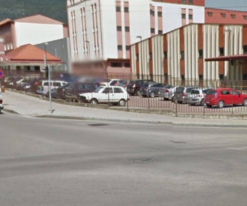 Taksista stao kod dispečarskog centra u pokušaju da pobegne od nasilnika. Tek je tada usledila BORBA ZA ŽIVU GLAVU!