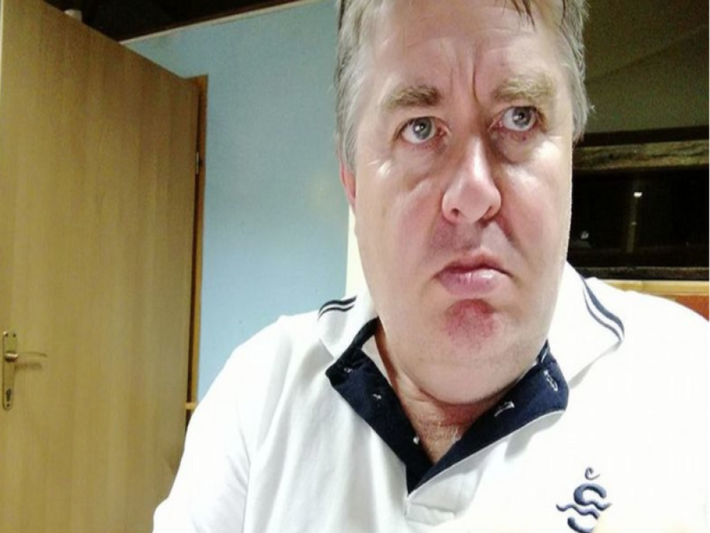 Ovo je otac koji je pobacao svoje četvoro male dece KROZ PROZOR, a njegova žena je tek zlo!