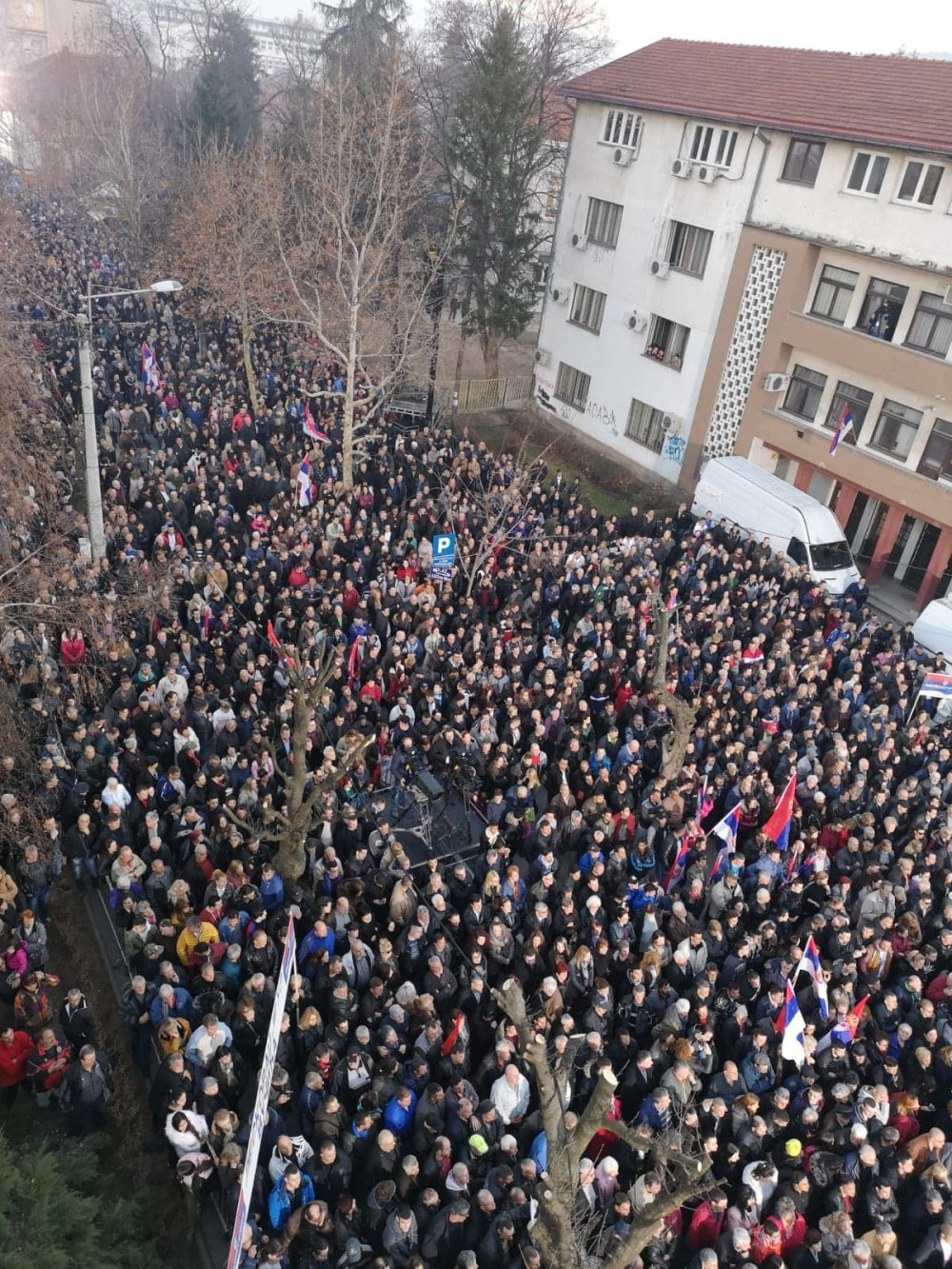Dočekali ga sa osmehom i iskrama u očima! Ove fotografije dovoljno govore (FOTO)