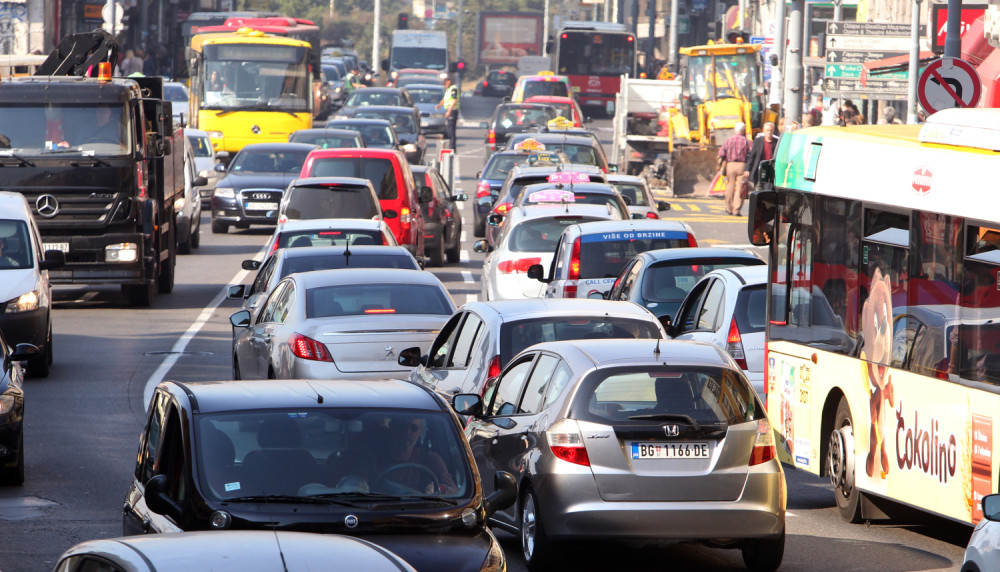 Očevici šokirani prizorom, policija i vatrogasci na terenu! Vozila bukvalno mile (FOTO)