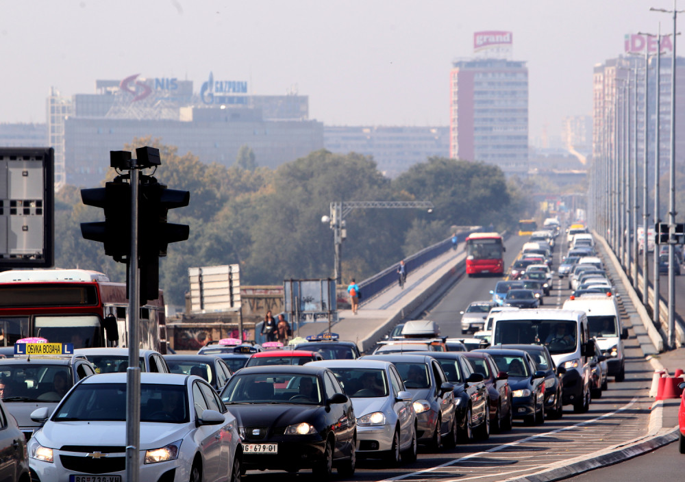 Teška saobraćajna nesreća! Automobil pokosio motociklistu