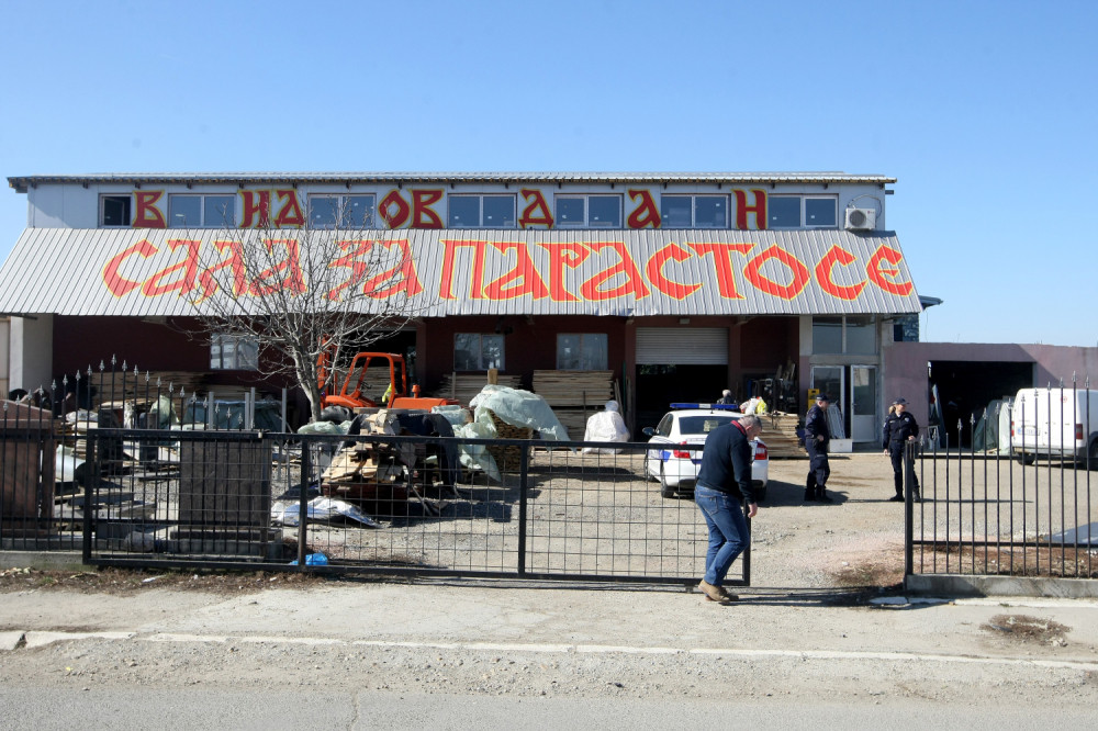 Nenad (41) stradao je kada mu je mašina za preradu drveta uhvatila rukav i bacila ga na traku za obradu drveta!