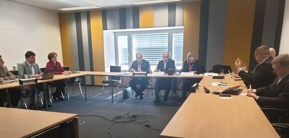 Vesić posetio sedište "Simensa" u Beču