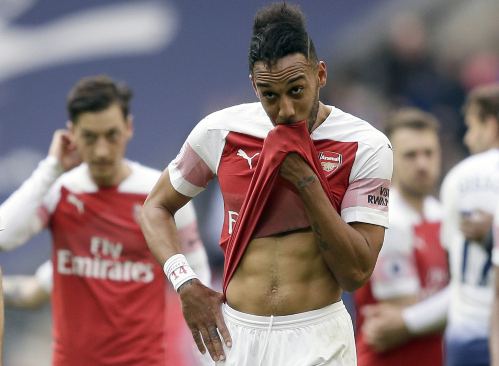 Obemejang gleda samo u dva pravca, a ništa ne zavisi od njega! Mora da sačeka transfer drugog čoveka