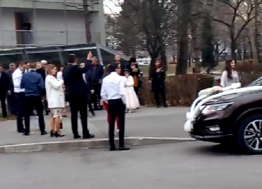 Matija (27) došao po mladu, studenti sve snimili kroz prozore soba! (VIDEO)