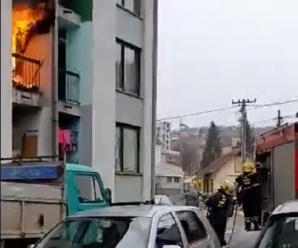Vatra guta dva sprata! U zgradi nije bilo onog bez čega se ne sme?!