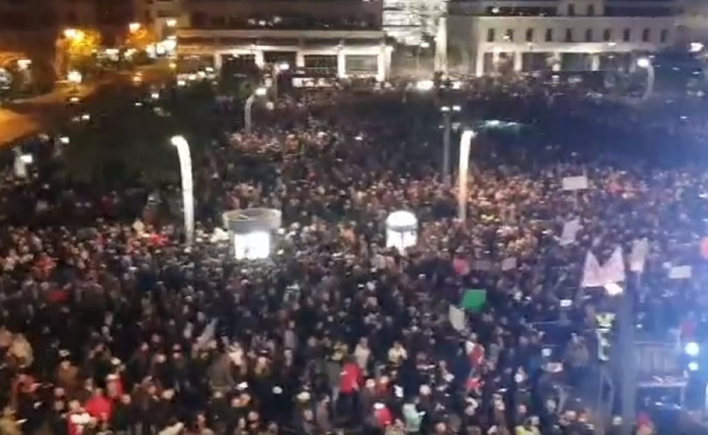 Nikad masovniji protest u Podgorici, Đukanoviću dani odbrojani?! Ustala Crna Gora, zahtevaju OSTAVKE! (VIDEO)