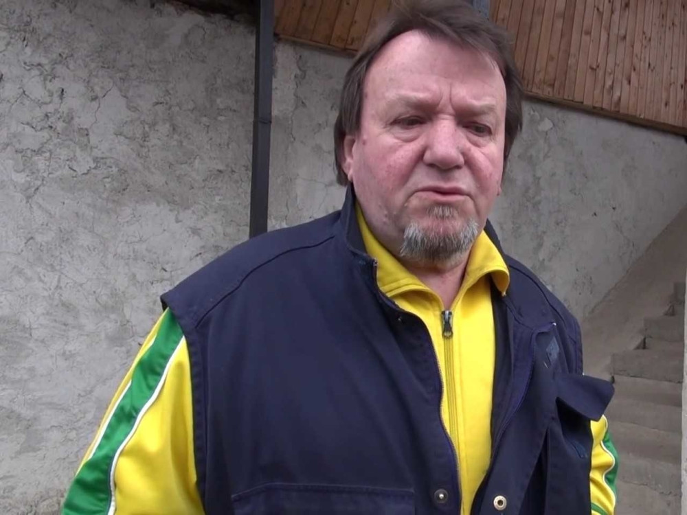 Jutros je na vratima Milenkove kuće osvanuo sablasan grafit! (FOTO)