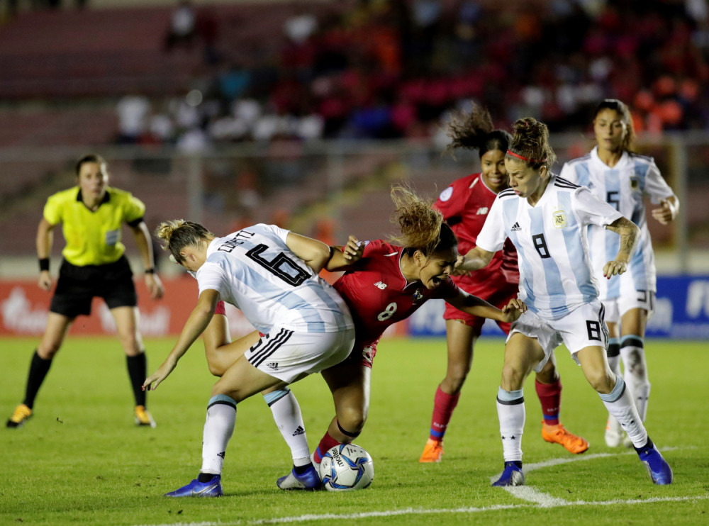 Infantino: Fudbaleri da uče od žena ponašanje na terenu