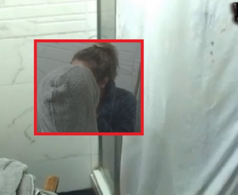 Luna i Marko se seksali dok je ONA imala MENSTRUACIJU! Krv joj curila sa svih strana... Jezivo