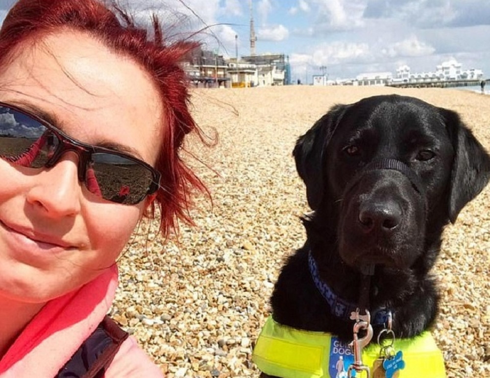 Slepa studentkinja poslala jezivu poruku drugarici, a onda su nju i njenog psa vodiča pronašli OBEŠENE