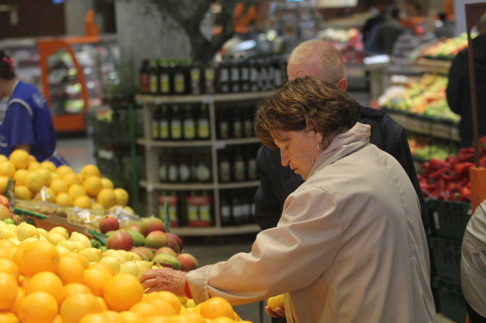 Pariz proširuje ograničenja, zatvara više prodavnica