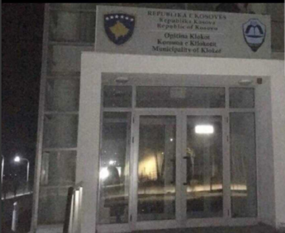 Na zgradi opštine Klokot osvanula zlokobna tabla!