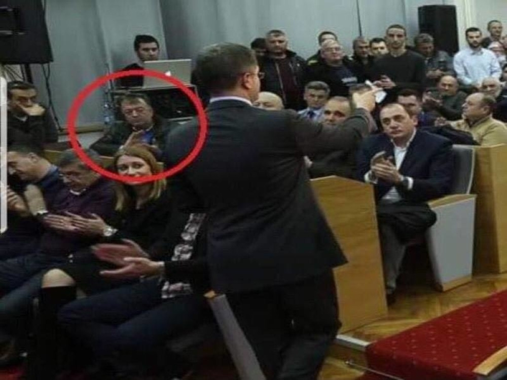 Jutka je pao jer je tražio SEKS ZA UNAPREĐENJE, a sada je otkriven novi prljavi detalj, ove slike su dokaz BEDE! (FOTO)