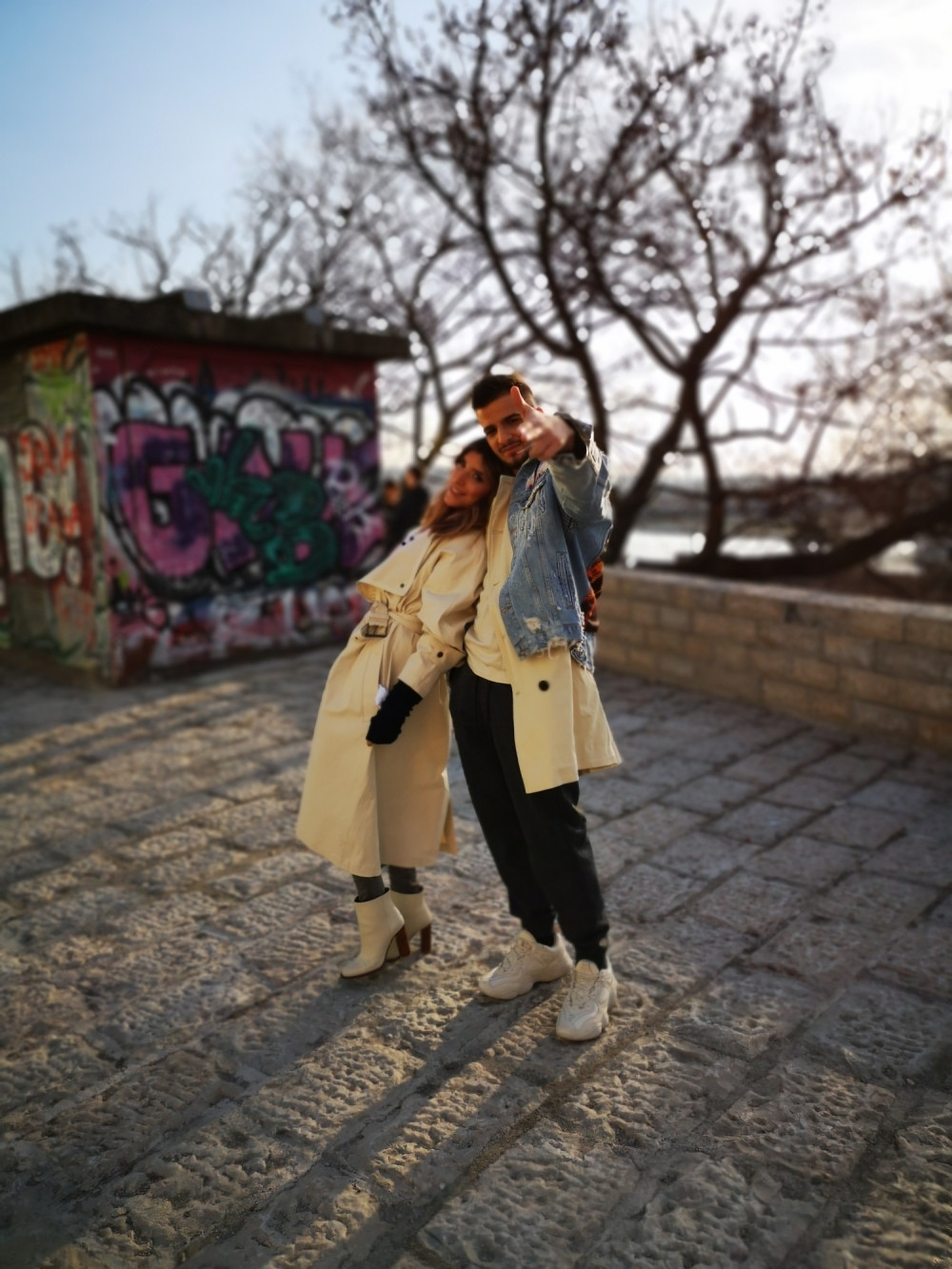 Lepa pevačica u zagrljaju miljenika žena!