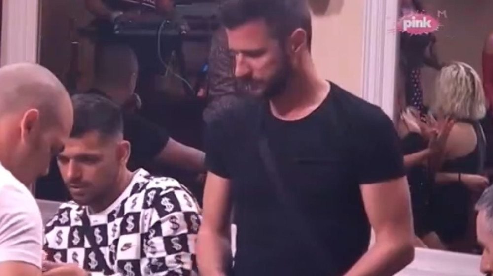 Pustili Slobinu pesmu na žurki! Lunina rekacija je potpuni šok, Marko van sebe!