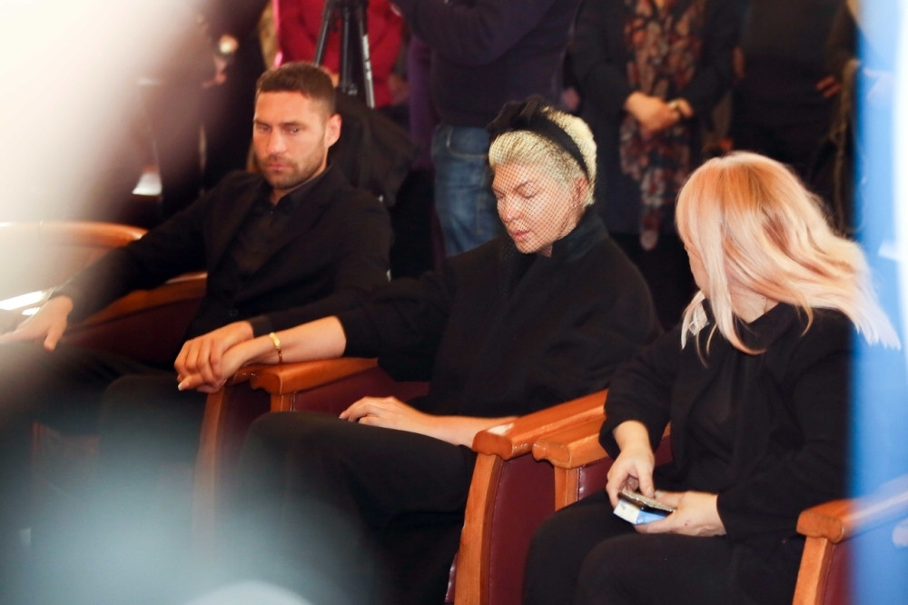 Jelenin prijatelj otkrio JEZIVE DETALJE o trenutku u kom je saznala da je Divna umrla! UTROBA JOJ SE KIDALA!