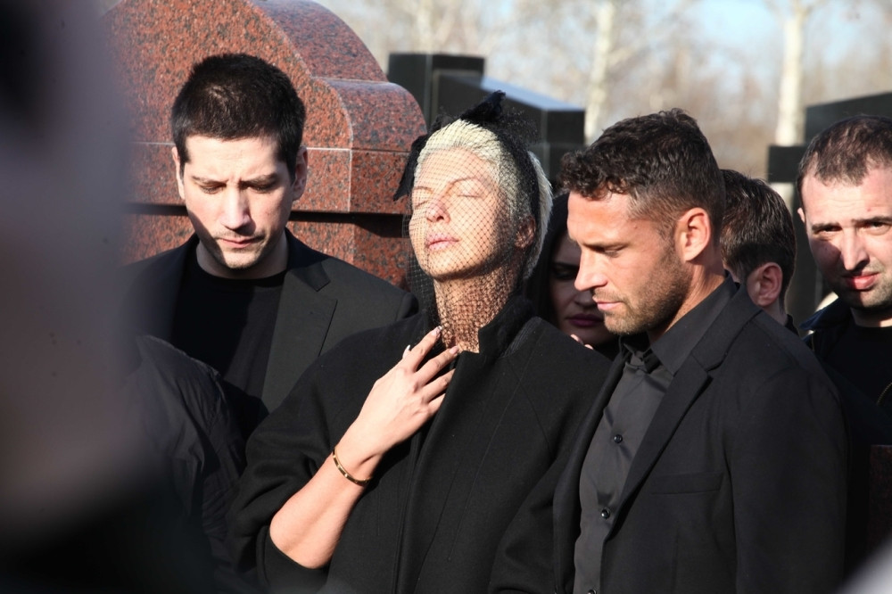 Jeleni Karleuši POZLILO nakon Divnine sahrane! (VIDEO)