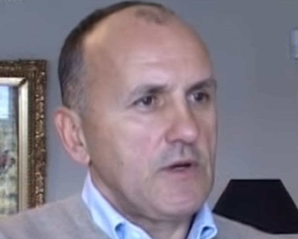 Stravične scene, lupao crepove o glavu, pokušao da se ubije!