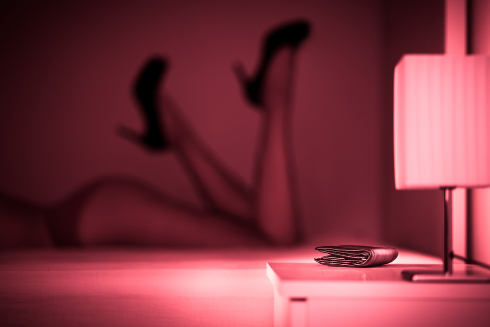 Otišla je na elitnu se*s žurku gde bogataši izvode PERVERZIJE, a ovaj detalj neće nikada moći da zaboravi!