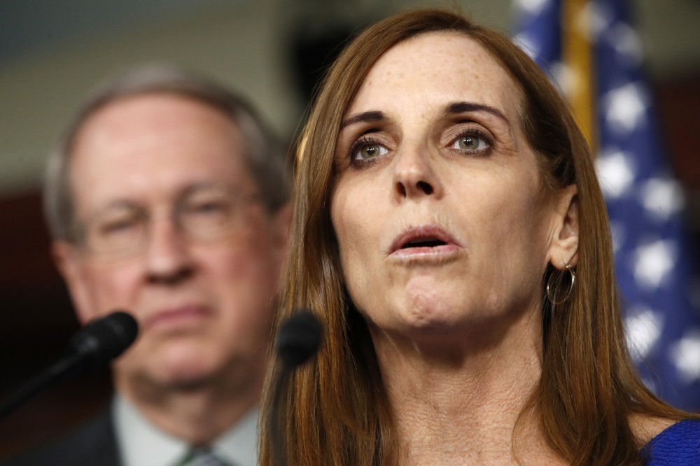 Američka senatorka SILOVANA na radnom mestu!