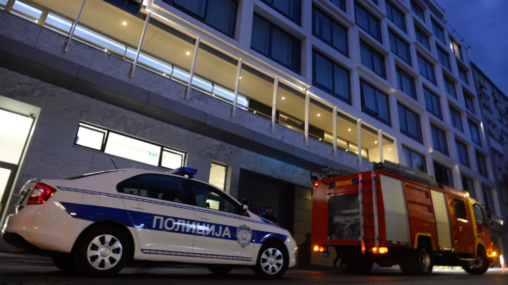 Devojka izudarala trudnicu pesnicama u stomak posle sudara na parkingu