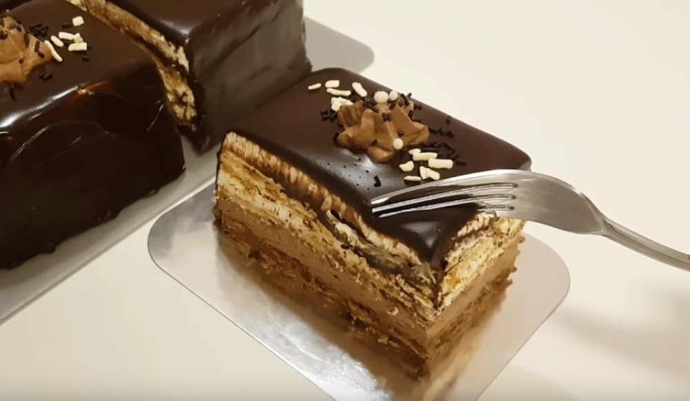 Kremasta torta sa 2 fila bez pečenja gotova za samo 15 minuta