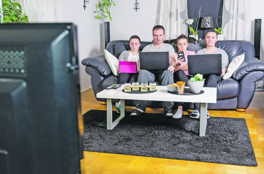 Informatika i računarstvo prvi predmeti u novoj virtuelnoj učionici