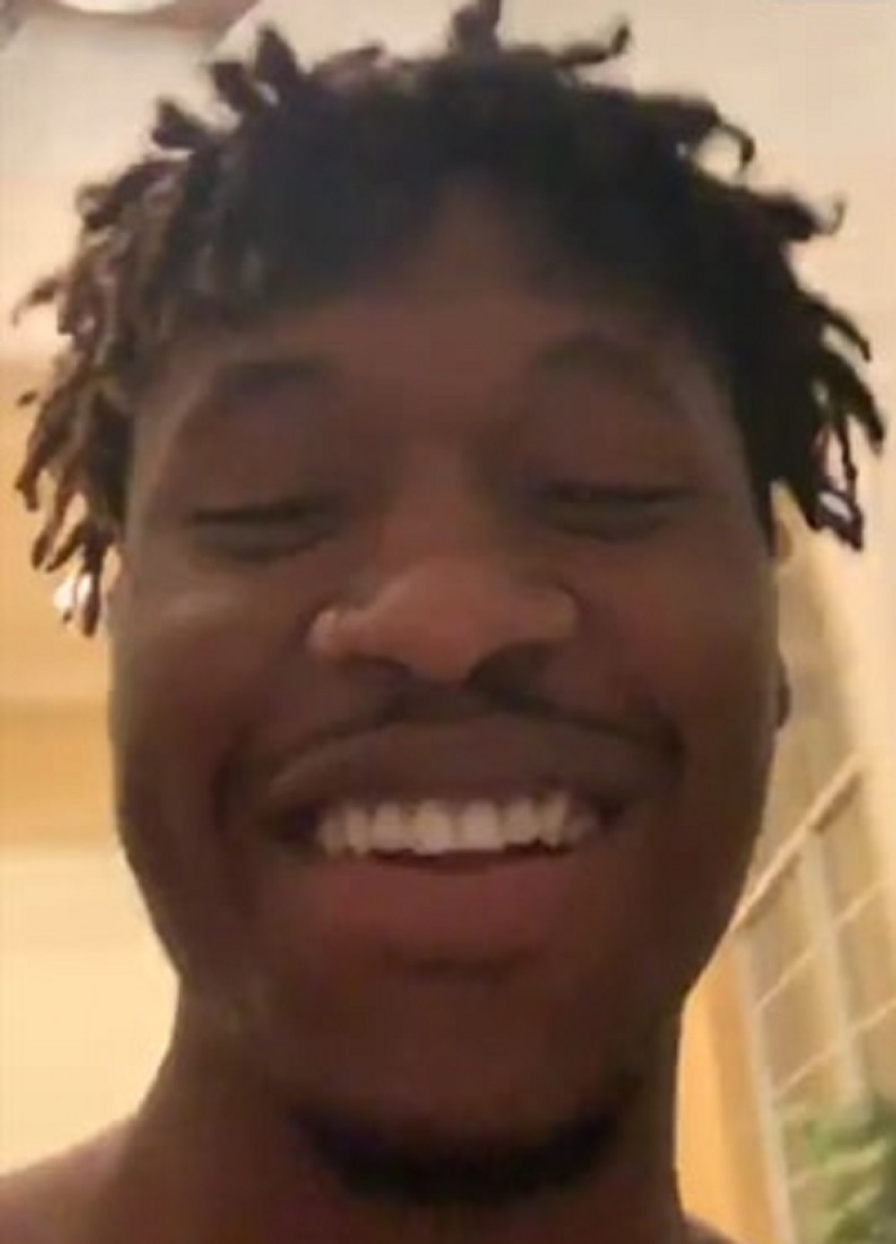 NFL zvezda objavila kraj karijere na Instagram lajvu pušeći džoint! (VIDEO)