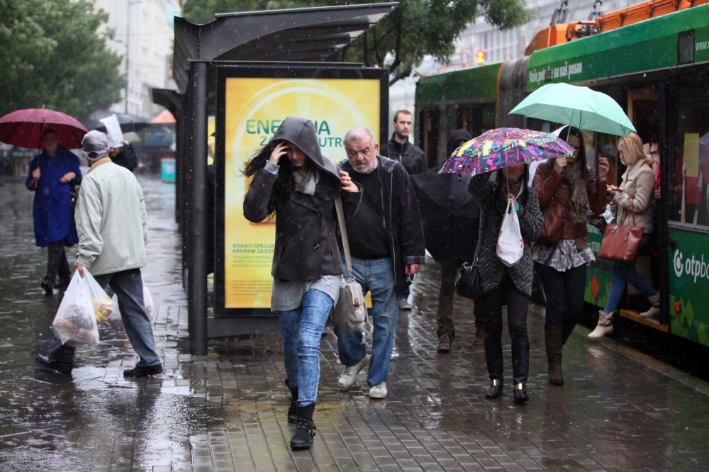 Večeras će na Srbiju pasti KRVAVA KIŠA! Oglasio se RHMZ i izdao upozorenje za sve građane!