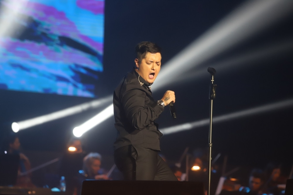 Marija Šerifović otpevala Šabanovu pesmu, pogledala fotku, okrenula se, a onda se desilo nešto što ju je ZAPANJILO! (FOTO)