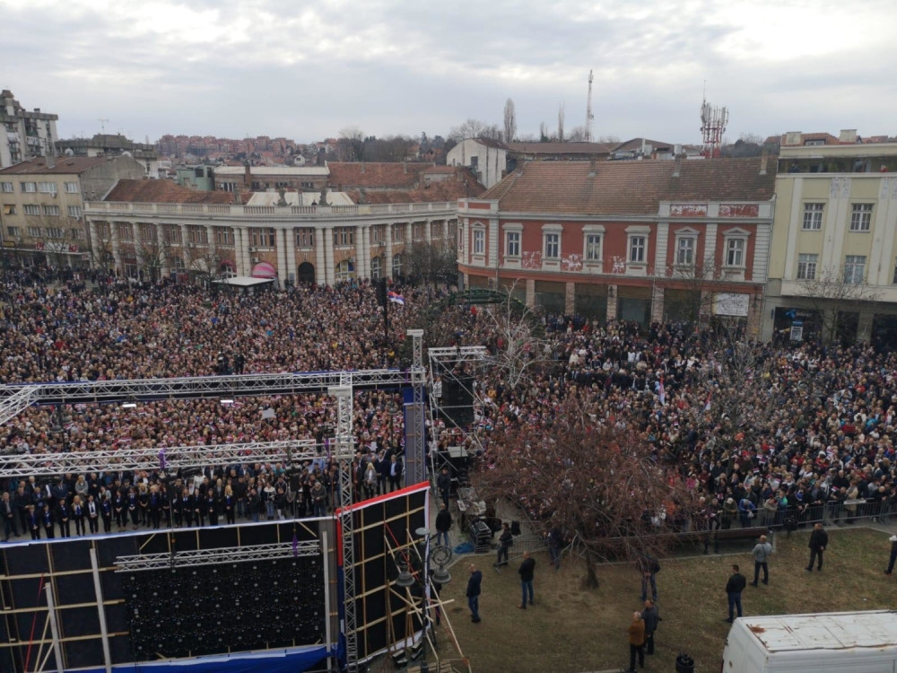 Predsednik pred 10.000 ljudi saopštio EPOHALNE VESTI! (FOTO)