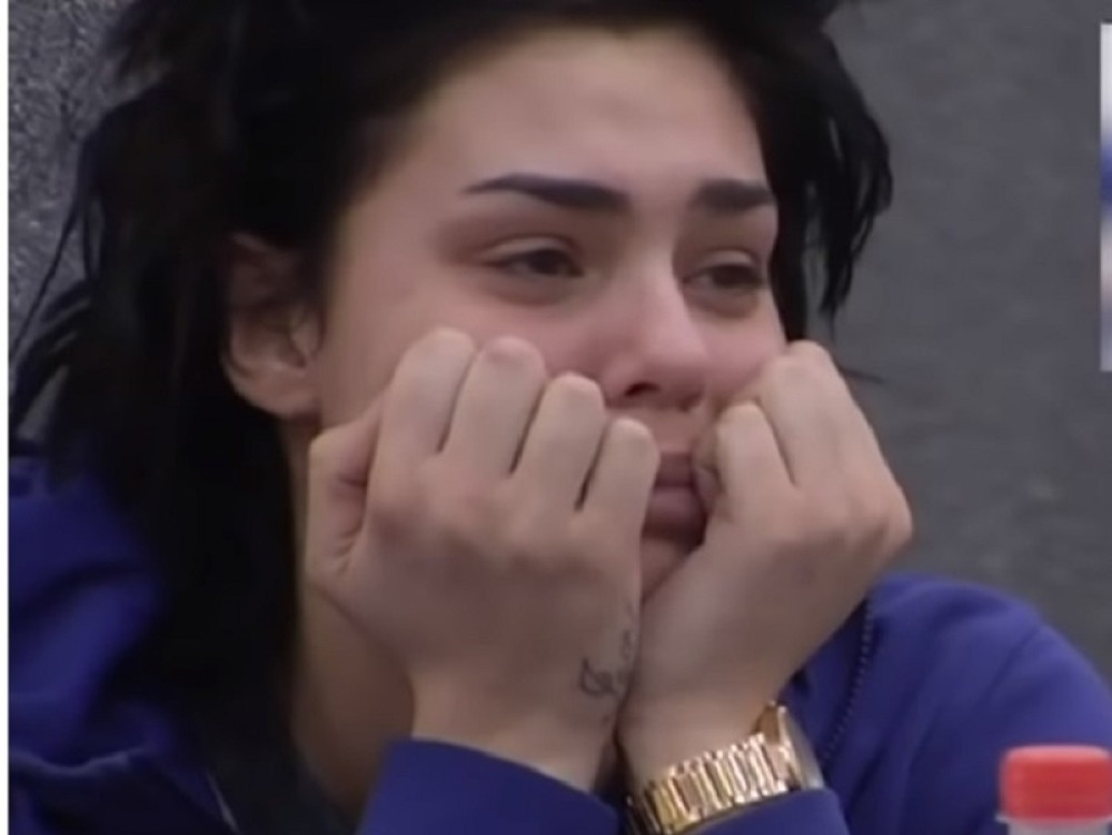 Mina Vrbaški sva u SUZAMA NA ROĐENDAN! Produkcija joj isporučila pismo koje ju je slomilo!