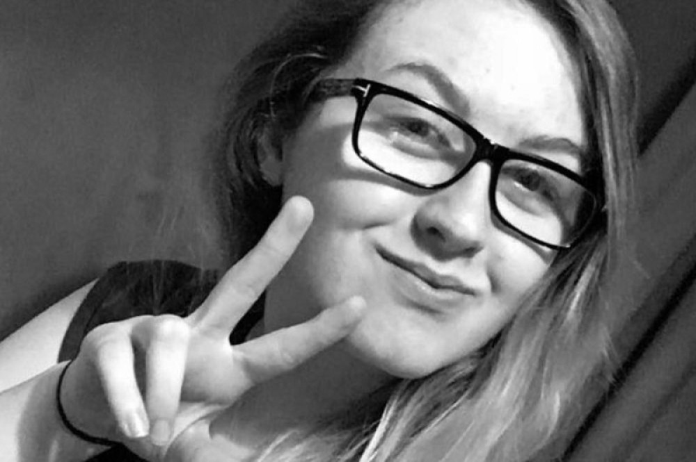 Petrović prišao devojci sa leđa dok je sedela sa dečkom u parku, odjednom je sevnuo nož i začuli se užasni vrisci (VIDEO)