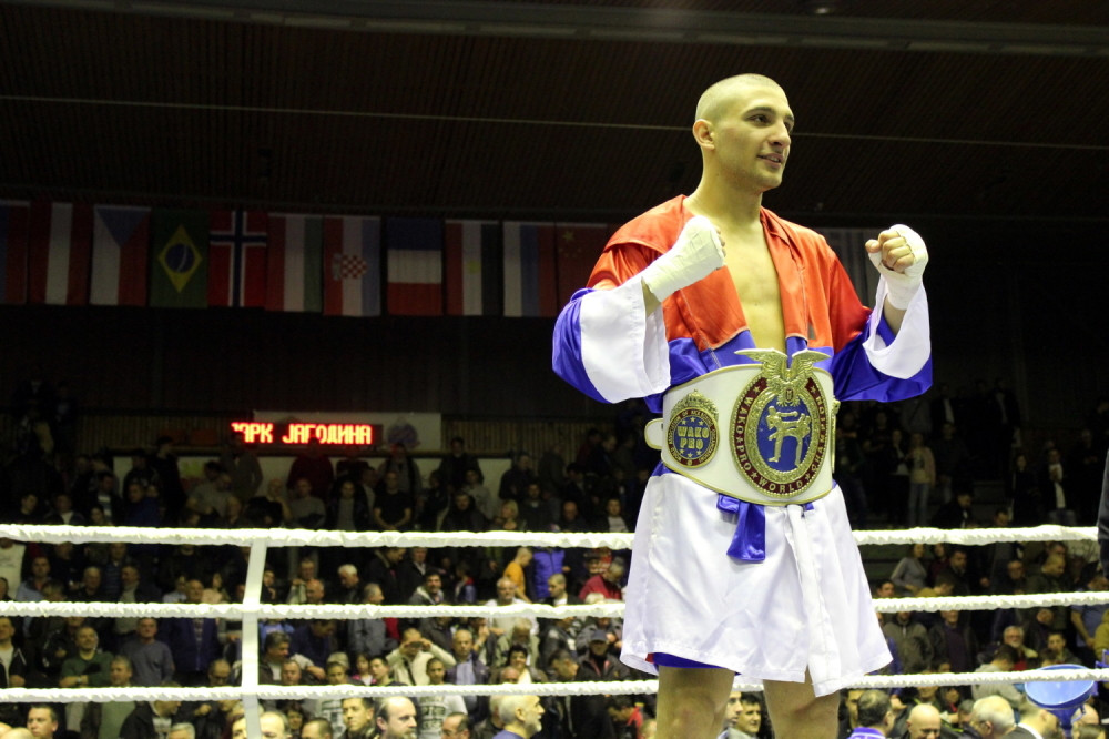 Konovalov NOKAUTOM odbranio titulu, slavio i Veljko Ražnatović!