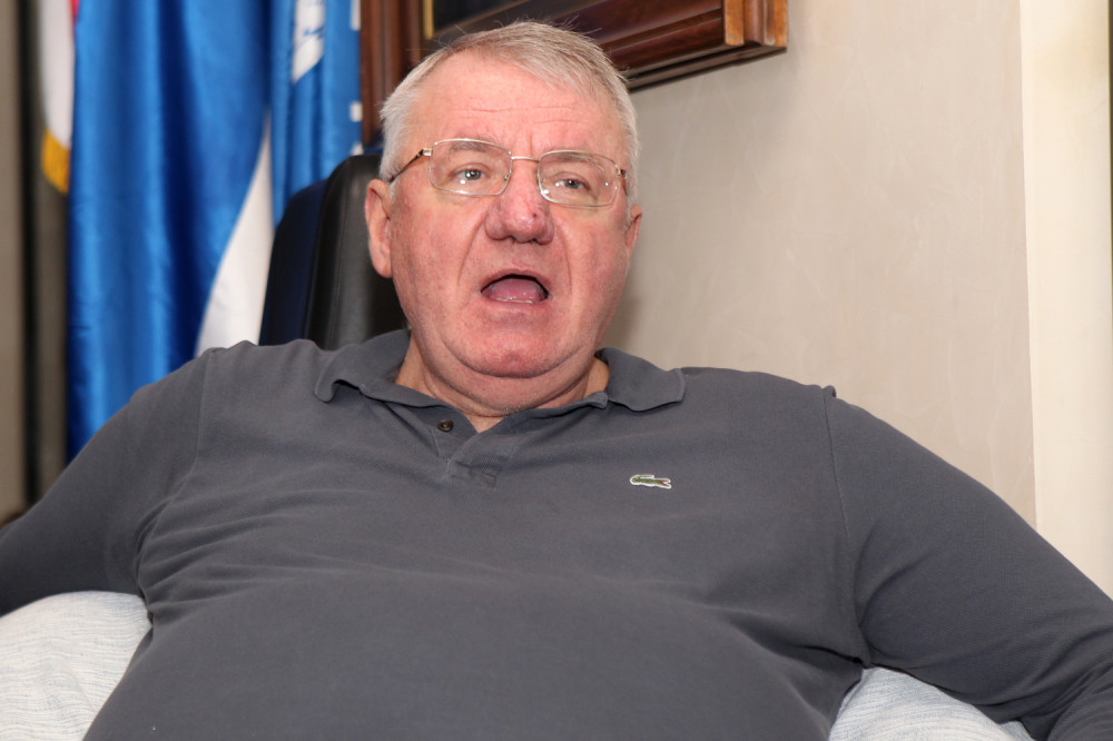 Šešelj otkriva kako je preživeo Hag: Tri puta su me trovali, nisu mogli da me iznesu, pa su sekli rešetke i spuštali dizalicom sa prvog sprata