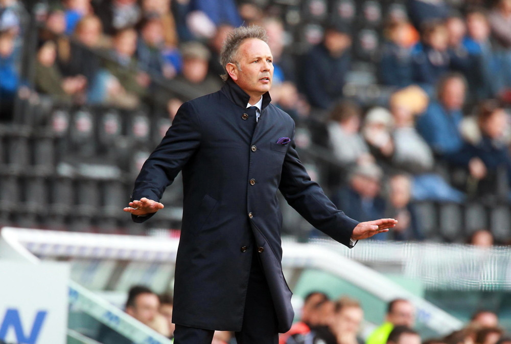 Miha korača ka ostanku, pokvario debi kolegi, pljuštali kartoni u Torinu! (VIDEO)