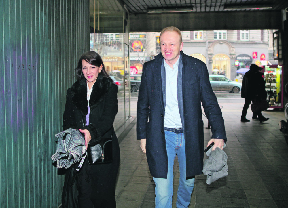 Tajkun puca po svim šavovima, napuštaju ga najodaniji