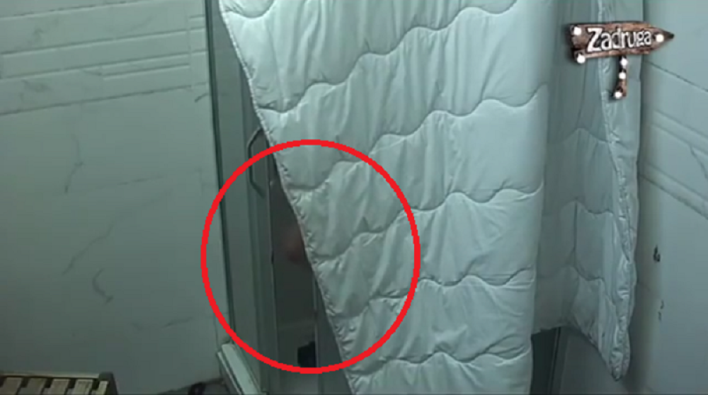 Miljana i Zola RAZVALILI tuš-kabinu, ona vrištala od zadovoljstva! Sve se videlo! (VIDEO)