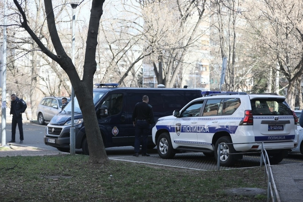Maloletniku (17) pretresli vozilo, a kada su videli šta poseduje, odmah su se zaputili prema njegovoj kući!
