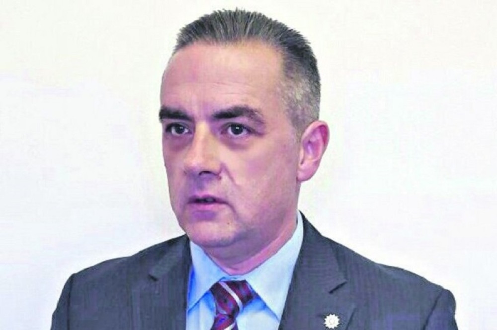 Nek odstupi dok se ne ispitaju navodi da je sarađivao sa mafijom!